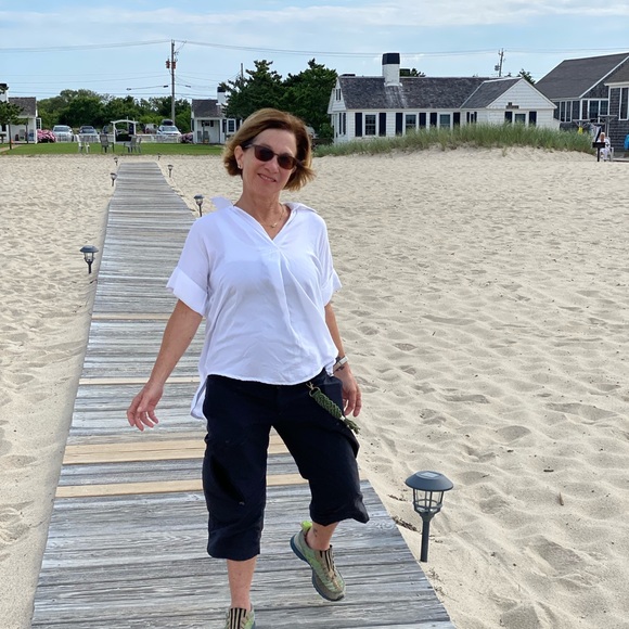 VINTAGE JEWELRY AND CLOTHING - Picture 14 of 16